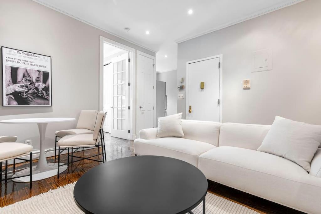 Gorgeous & Bright 3Bdr & 1Bth In Midtown Manhattan นิวยอร์ก ภายนอก รูปภาพ
