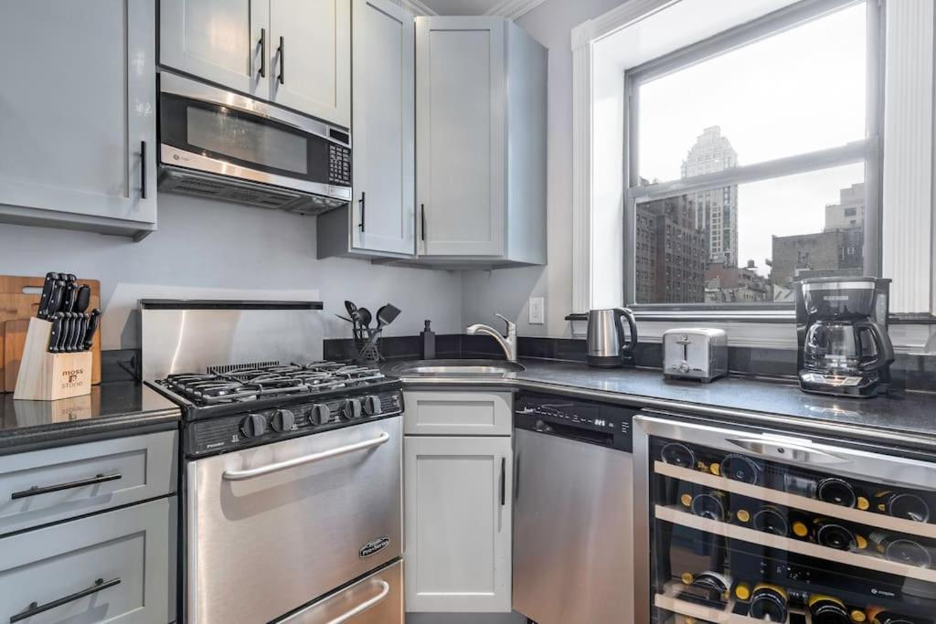 Gorgeous & Bright 3Bdr & 1Bth In Midtown Manhattan นิวยอร์ก ภายนอก รูปภาพ