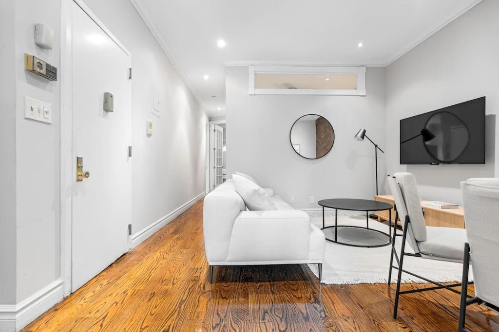 Gorgeous & Bright 3Bdr & 1Bth In Midtown Manhattan นิวยอร์ก ภายนอก รูปภาพ