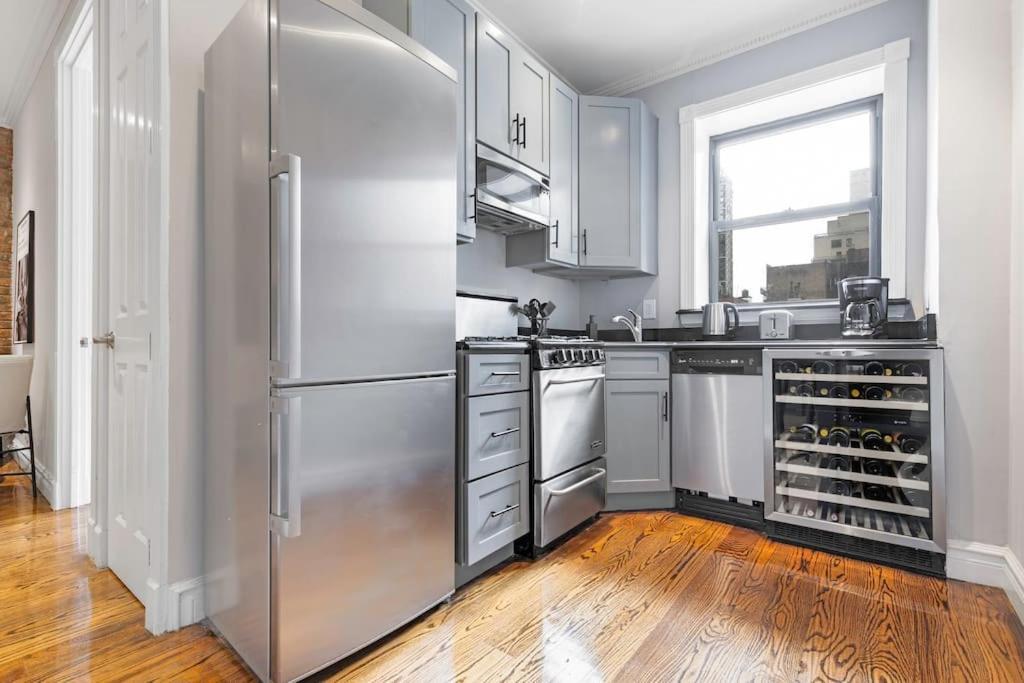 Gorgeous & Bright 3Bdr & 1Bth In Midtown Manhattan นิวยอร์ก ภายนอก รูปภาพ